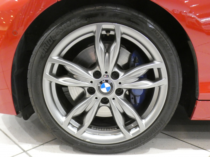 BMW 2シリーズ M235iｸｰﾍﾟ　☆6速MT ｺﾝﾌｫA ｸﾙｺﾝ ﾚｰﾝDW ｲﾝﾃﾘS ﾍｷｻｺﾞﾝｸﾛｽｼｰﾄ iﾄﾞﾗｲﾌﾞﾅﾋﾞ(NBT-EVO) TVﾁｭｰﾅｰ Bｶﾒﾗ PDC ｷｾﾉﾝ 専用ｴｸｽﾃﾘｱ&18AW Mｻｽ 326ps　2年保証