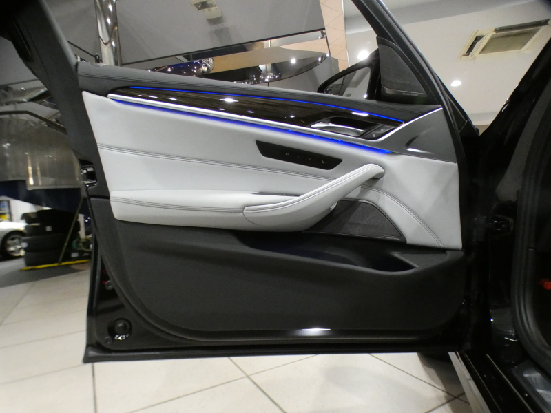 BMW Mシリーズ M5 ｺﾝﾌｫｰﾄPKG　☆1ｵｰﾅｰ Dｱｼｽﾄ+ 追ACC ﾚｰﾝCHW 衝突軽減 ☆白革 ﾏｯｻｰｼﾞ ﾋｰﾀｰ&ﾍﾞﾝﾁﾚｰﾀｰ iﾄﾞﾗｲﾌﾞﾅﾋﾞ(第6世代 ﾀｯﾁP対応) 全周囲ｶﾒﾗ PDC ﾍｯﾄﾞUDSP harman/k LEDﾗｲﾄ ｱﾝﾋﾞｴﾝﾄｴｱP 専用ｴｸｽﾃﾘｱ&20AW ｽﾎﾟｰﾂEX 600ps　2年保証　