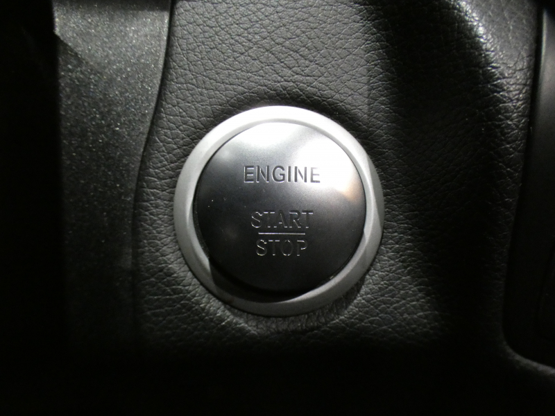 メルセデスベンツ Cクラス C250ｽﾎﾟｰﾂ ﾚｰﾀﾞｰｾｰﾌﾃｨPKG　ｷｰﾚｽｺﾞｰ ☆有償色 黒革 ﾋｰﾀｰ ﾅﾋﾞTV Bｶﾒﾗ PTS LEDﾗｲﾄ ｱﾝﾋﾞｴﾝﾄﾗｲﾄ ﾊﾟﾅﾒﾘｶｰﾅｸﾞﾘﾙ ﾄﾗﾝｸｽﾎﾟｲﾗｰ AMGｽﾀｲﾘﾝｸﾞ&19AW　2年保証