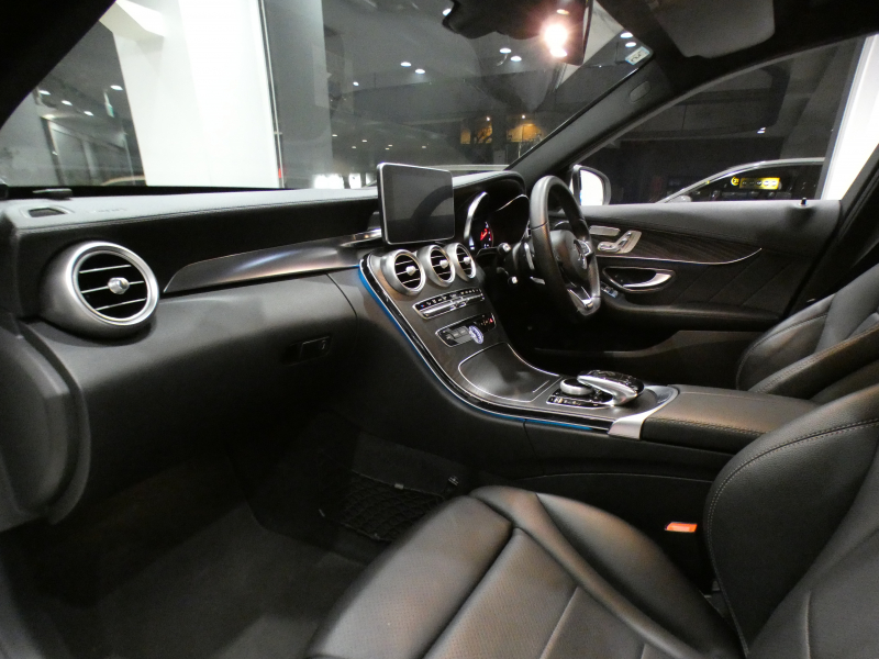 メルセデスベンツ Cクラス C250ｽﾎﾟｰﾂ ﾚｰﾀﾞｰｾｰﾌﾃｨPKG　ｷｰﾚｽｺﾞｰ ☆有償色 黒革 ﾋｰﾀｰ ﾅﾋﾞTV Bｶﾒﾗ PTS LEDﾗｲﾄ ｱﾝﾋﾞｴﾝﾄﾗｲﾄ ﾊﾟﾅﾒﾘｶｰﾅｸﾞﾘﾙ ﾄﾗﾝｸｽﾎﾟｲﾗｰ AMGｽﾀｲﾘﾝｸﾞ&19AW　2年保証