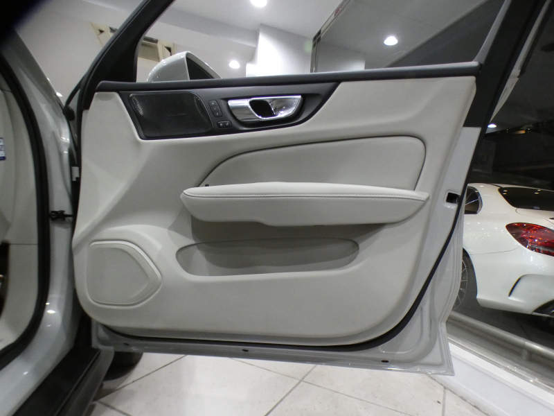 ボルボ V60 V60ｸﾛｽｶﾝﾄﾘｰ T5ﾌﾟﾛ AWD　追ACC･LKA･ LCMA 白革 ﾋｰﾀｰ ﾍﾞﾝﾁﾚｰﾀｰ ﾏｯｻｰｼﾞ機能 ﾀｯﾁｽｸﾘｰﾝHDDﾅﾋﾞTV harman/K 全周囲ｶﾒﾗ ﾍｯﾄﾞｱｯﾌﾟDSP LEDﾗｲﾄ ｵｰﾄﾃｰﾙｹﾞｰﾄ 19AW　2年保証