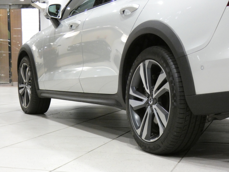 ボルボ V60 V60ｸﾛｽｶﾝﾄﾘｰ T5ﾌﾟﾛ AWD　追ACC･LKA･ LCMA 白革 ﾋｰﾀｰ ﾍﾞﾝﾁﾚｰﾀｰ ﾏｯｻｰｼﾞ機能 ﾀｯﾁｽｸﾘｰﾝHDDﾅﾋﾞTV harman/K 全周囲ｶﾒﾗ ﾍｯﾄﾞｱｯﾌﾟDSP LEDﾗｲﾄ ｵｰﾄﾃｰﾙｹﾞｰﾄ 19AW　2年保証