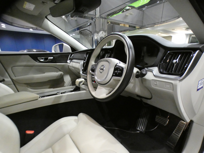 ボルボ V60 V60ｸﾛｽｶﾝﾄﾘｰ T5ﾌﾟﾛ AWD　追ACC･LKA･ LCMA 白革 ﾋｰﾀｰ ﾍﾞﾝﾁﾚｰﾀｰ ﾏｯｻｰｼﾞ機能 ﾀｯﾁｽｸﾘｰﾝHDDﾅﾋﾞTV harman/K 全周囲ｶﾒﾗ ﾍｯﾄﾞｱｯﾌﾟDSP LEDﾗｲﾄ ｵｰﾄﾃｰﾙｹﾞｰﾄ 19AW　2年保証