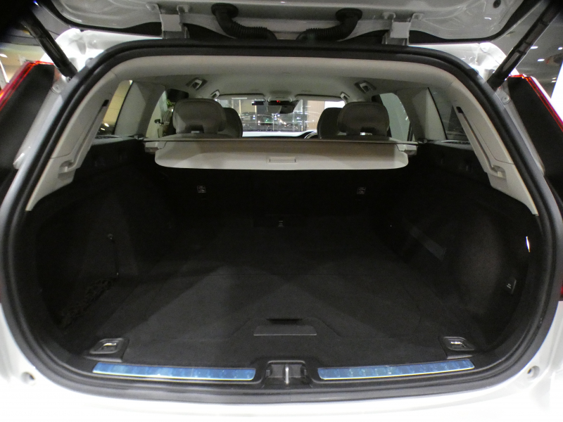 ボルボ V60 V60ｸﾛｽｶﾝﾄﾘｰ T5ﾌﾟﾛ AWD　追ACC･LKA･ LCMA 白革 ﾋｰﾀｰ ﾍﾞﾝﾁﾚｰﾀｰ ﾏｯｻｰｼﾞ機能 ﾀｯﾁｽｸﾘｰﾝHDDﾅﾋﾞTV harman/K 全周囲ｶﾒﾗ ﾍｯﾄﾞｱｯﾌﾟDSP LEDﾗｲﾄ ｵｰﾄﾃｰﾙｹﾞｰﾄ 19AW　2年保証