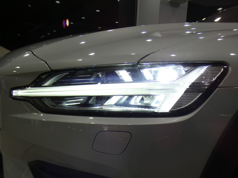 ボルボ V60 V60ｸﾛｽｶﾝﾄﾘｰ T5ﾌﾟﾛ AWD　追ACC･LKA･ LCMA 白革 ﾋｰﾀｰ ﾍﾞﾝﾁﾚｰﾀｰ ﾏｯｻｰｼﾞ機能 ﾀｯﾁｽｸﾘｰﾝHDDﾅﾋﾞTV harman/K 全周囲ｶﾒﾗ ﾍｯﾄﾞｱｯﾌﾟDSP LEDﾗｲﾄ ｵｰﾄﾃｰﾙｹﾞｰﾄ 19AW　2年保証