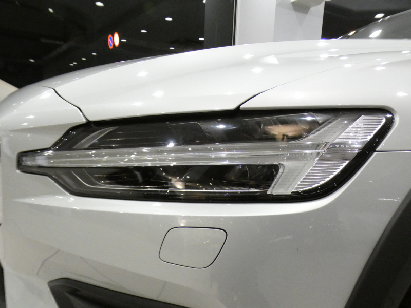 ボルボ V60 V60ｸﾛｽｶﾝﾄﾘｰ T5ﾌﾟﾛ AWD　追ACC･LKA･ LCMA 白革 ﾋｰﾀｰ ﾍﾞﾝﾁﾚｰﾀｰ ﾏｯｻｰｼﾞ機能 ﾀｯﾁｽｸﾘｰﾝHDDﾅﾋﾞTV harman/K 全周囲ｶﾒﾗ ﾍｯﾄﾞｱｯﾌﾟDSP LEDﾗｲﾄ ｵｰﾄﾃｰﾙｹﾞｰﾄ 19AW　2年保証