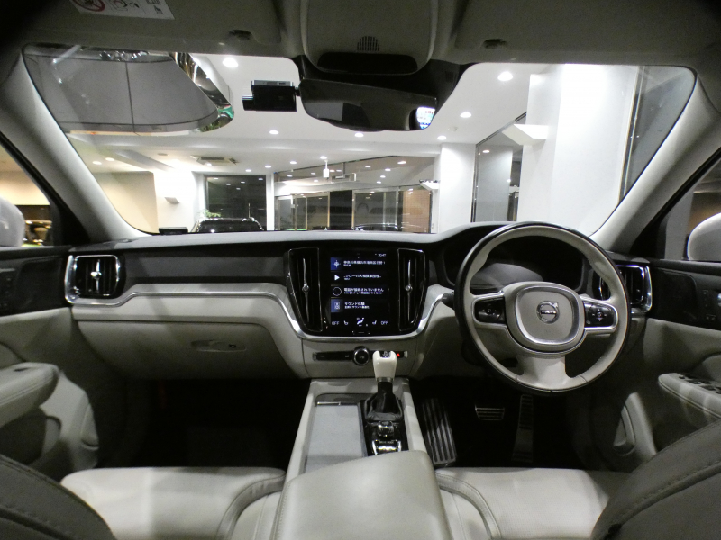ボルボ V60 V60ｸﾛｽｶﾝﾄﾘｰ T5ﾌﾟﾛ AWD　追ACC･LKA･ LCMA 白革 ﾋｰﾀｰ ﾍﾞﾝﾁﾚｰﾀｰ ﾏｯｻｰｼﾞ機能 ﾀｯﾁｽｸﾘｰﾝHDDﾅﾋﾞTV harman/K 全周囲ｶﾒﾗ ﾍｯﾄﾞｱｯﾌﾟDSP LEDﾗｲﾄ ｵｰﾄﾃｰﾙｹﾞｰﾄ 19AW　2年保証