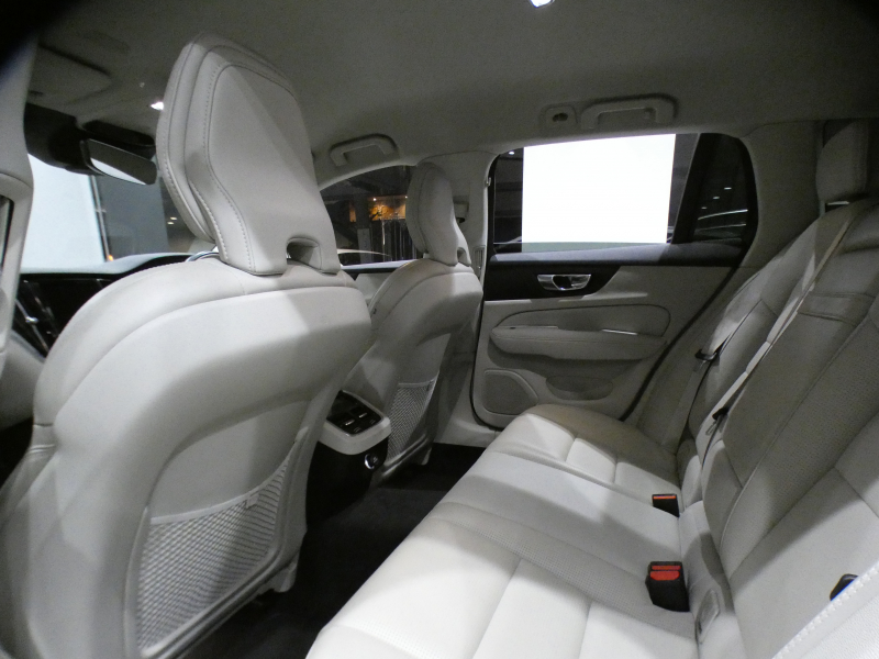 ボルボ V60 V60ｸﾛｽｶﾝﾄﾘｰ T5ﾌﾟﾛ AWD　追ACC･LKA･ LCMA 白革 ﾋｰﾀｰ ﾍﾞﾝﾁﾚｰﾀｰ ﾏｯｻｰｼﾞ機能 ﾀｯﾁｽｸﾘｰﾝHDDﾅﾋﾞTV harman/K 全周囲ｶﾒﾗ ﾍｯﾄﾞｱｯﾌﾟDSP LEDﾗｲﾄ ｵｰﾄﾃｰﾙｹﾞｰﾄ 19AW　2年保証