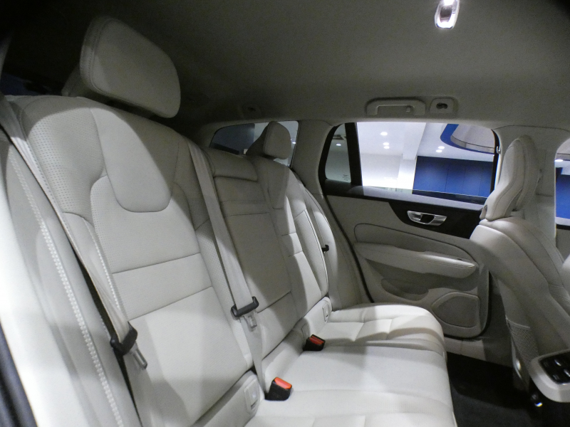 ボルボ V60 V60ｸﾛｽｶﾝﾄﾘｰ T5ﾌﾟﾛ AWD　追ACC･LKA･ LCMA 白革 ﾋｰﾀｰ ﾍﾞﾝﾁﾚｰﾀｰ ﾏｯｻｰｼﾞ機能 ﾀｯﾁｽｸﾘｰﾝHDDﾅﾋﾞTV harman/K 全周囲ｶﾒﾗ ﾍｯﾄﾞｱｯﾌﾟDSP LEDﾗｲﾄ ｵｰﾄﾃｰﾙｹﾞｰﾄ 19AW　2年保証