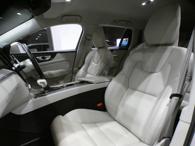 ボルボ V60 V60ｸﾛｽｶﾝﾄﾘｰ T5ﾌﾟﾛ AWD　追ACC･LKA･ LCMA 白革 ﾋｰﾀｰ ﾍﾞﾝﾁﾚｰﾀｰ ﾏｯｻｰｼﾞ機能 ﾀｯﾁｽｸﾘｰﾝHDDﾅﾋﾞTV harman/K 全周囲ｶﾒﾗ ﾍｯﾄﾞｱｯﾌﾟDSP LEDﾗｲﾄ ｵｰﾄﾃｰﾙｹﾞｰﾄ 19AW　2年保証