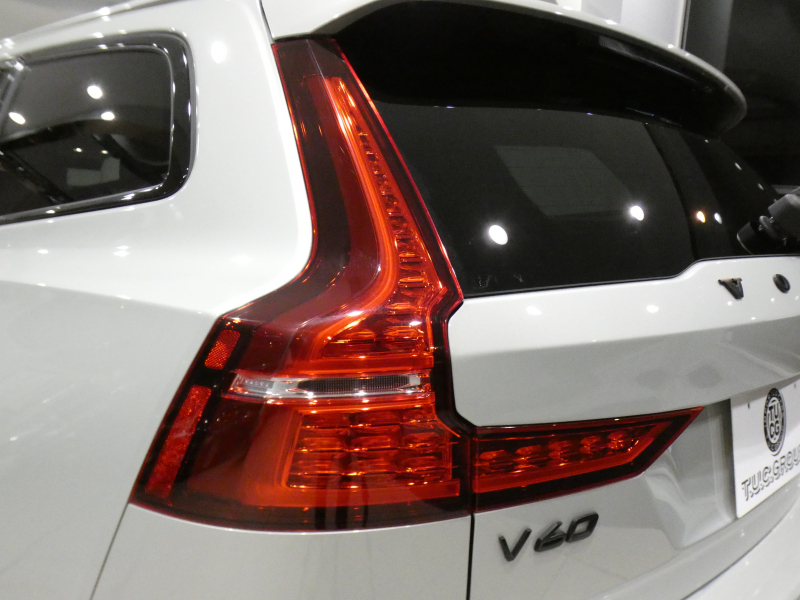 ボルボ V60 V60ｸﾛｽｶﾝﾄﾘｰ T5ﾌﾟﾛ AWD　追ACC･LKA･ LCMA 白革 ﾋｰﾀｰ ﾍﾞﾝﾁﾚｰﾀｰ ﾏｯｻｰｼﾞ機能 ﾀｯﾁｽｸﾘｰﾝHDDﾅﾋﾞTV harman/K 全周囲ｶﾒﾗ ﾍｯﾄﾞｱｯﾌﾟDSP LEDﾗｲﾄ ｵｰﾄﾃｰﾙｹﾞｰﾄ 19AW　2年保証