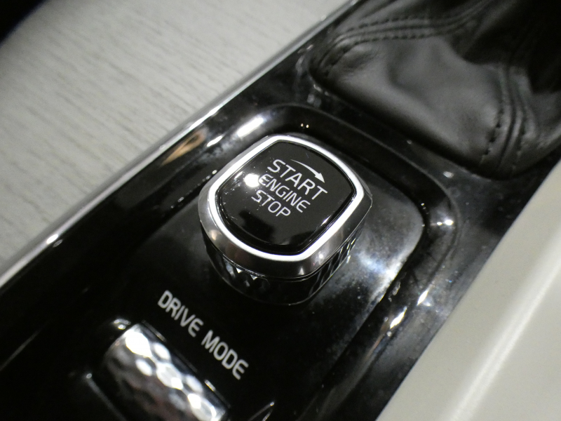 ボルボ V60 V60ｸﾛｽｶﾝﾄﾘｰ T5ﾌﾟﾛ AWD　追ACC･LKA･ LCMA 白革 ﾋｰﾀｰ ﾍﾞﾝﾁﾚｰﾀｰ ﾏｯｻｰｼﾞ機能 ﾀｯﾁｽｸﾘｰﾝHDDﾅﾋﾞTV harman/K 全周囲ｶﾒﾗ ﾍｯﾄﾞｱｯﾌﾟDSP LEDﾗｲﾄ ｵｰﾄﾃｰﾙｹﾞｰﾄ 19AW　2年保証