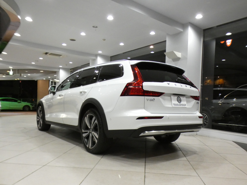 ボルボ V60 V60ｸﾛｽｶﾝﾄﾘｰ ｱﾙﾃｨﾒｯﾄB5 AWD　1ｵｰﾅｰ 追ACC･LKA･ BLIS 茶革 全席ﾋｰﾀｰ ﾍﾞﾝﾁﾚｰﾀｰ ﾏｯｻｰｼﾞ ☆ﾊﾟﾉﾗﾏSR ☆ｸﾘｽﾀﾙｼﾌﾄﾉﾌﾞ  ﾀｯﾁｽｸﾘｰﾝGoogleﾅﾋﾞ harman/K 全周ｶﾒﾗ LEDﾗｲﾄ ｵｰﾄﾃｰﾙｹﾞｰﾄ 19AW B5EG+ﾓｰﾀｰ　2年保証