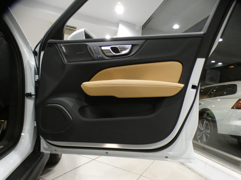 ボルボ V60 V60ｸﾛｽｶﾝﾄﾘｰ ｱﾙﾃｨﾒｯﾄB5 AWD　1ｵｰﾅｰ 追ACC･LKA･ BLIS 茶革 全席ﾋｰﾀｰ ﾍﾞﾝﾁﾚｰﾀｰ ﾏｯｻｰｼﾞ ☆ﾊﾟﾉﾗﾏSR ☆ｸﾘｽﾀﾙｼﾌﾄﾉﾌﾞ  ﾀｯﾁｽｸﾘｰﾝGoogleﾅﾋﾞ harman/K 全周ｶﾒﾗ LEDﾗｲﾄ ｵｰﾄﾃｰﾙｹﾞｰﾄ 19AW B5EG+ﾓｰﾀｰ　2年保証