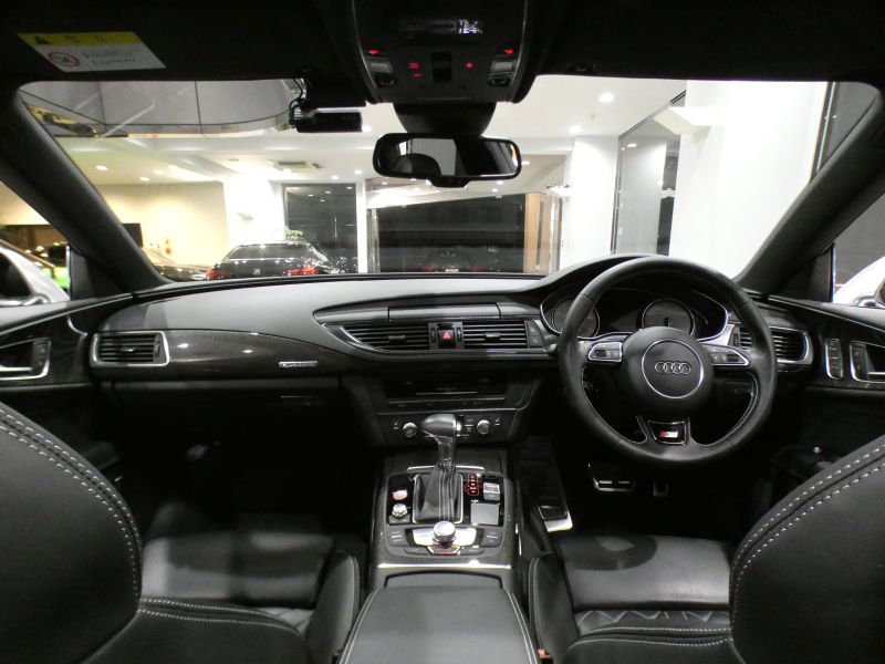 アウディ S7 S7ｽﾎﾟｰﾂﾊﾞｯｸ　☆1ｵｰﾅｰ ADVｷｰ 黒革 全席ﾋｰﾀｰ ｻﾝﾙｰﾌ MMIﾅﾋﾞ BOSE Bｶﾒﾗ PDC ﾘｱ独立AC LEDﾗｲﾄ 専用ｴｸｽﾃﾘｱ&20AW 420ps　2年保証