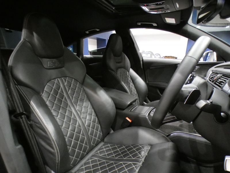 アウディ S7 S7ｽﾎﾟｰﾂﾊﾞｯｸ　☆1ｵｰﾅｰ ADVｷｰ 黒革 全席ﾋｰﾀｰ ｻﾝﾙｰﾌ MMIﾅﾋﾞ BOSE Bｶﾒﾗ PDC ﾘｱ独立AC LEDﾗｲﾄ 専用ｴｸｽﾃﾘｱ&20AW 420ps　2年保証