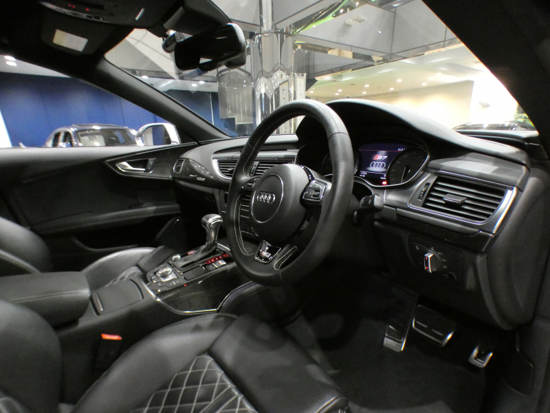 アウディ S7 S7ｽﾎﾟｰﾂﾊﾞｯｸ　☆1ｵｰﾅｰ ADVｷｰ 黒革 全席ﾋｰﾀｰ ｻﾝﾙｰﾌ MMIﾅﾋﾞ BOSE Bｶﾒﾗ PDC ﾘｱ独立AC LEDﾗｲﾄ 専用ｴｸｽﾃﾘｱ&20AW 420ps　2年保証