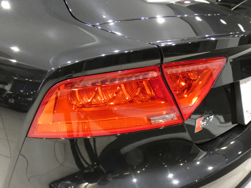 アウディ S7 S7ｽﾎﾟｰﾂﾊﾞｯｸ　☆1ｵｰﾅｰ ADVｷｰ 黒革 全席ﾋｰﾀｰ ｻﾝﾙｰﾌ MMIﾅﾋﾞ BOSE Bｶﾒﾗ PDC ﾘｱ独立AC LEDﾗｲﾄ 専用ｴｸｽﾃﾘｱ&20AW 420ps　2年保証