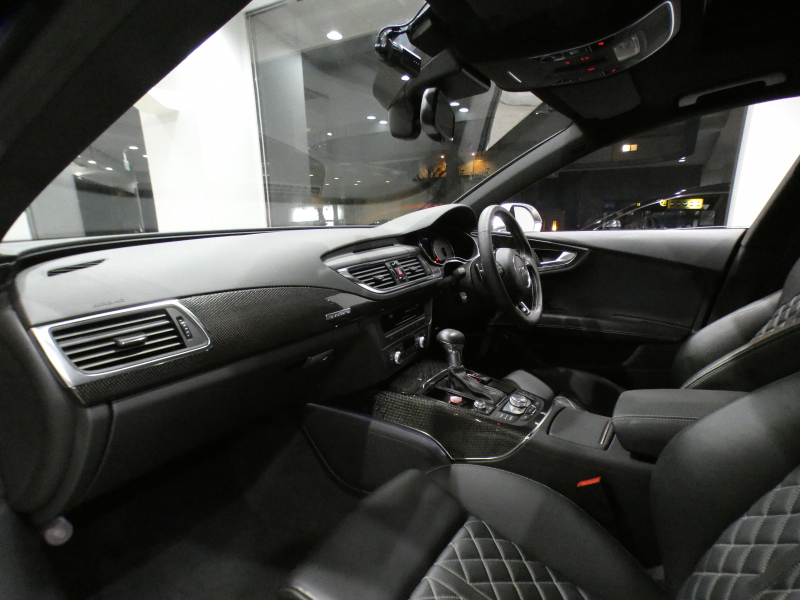 アウディ S7 S7ｽﾎﾟｰﾂﾊﾞｯｸ　☆1ｵｰﾅｰ ADVｷｰ 黒革 全席ﾋｰﾀｰ ｻﾝﾙｰﾌ MMIﾅﾋﾞ BOSE Bｶﾒﾗ PDC ﾘｱ独立AC LEDﾗｲﾄ 専用ｴｸｽﾃﾘｱ&20AW 420ps　2年保証