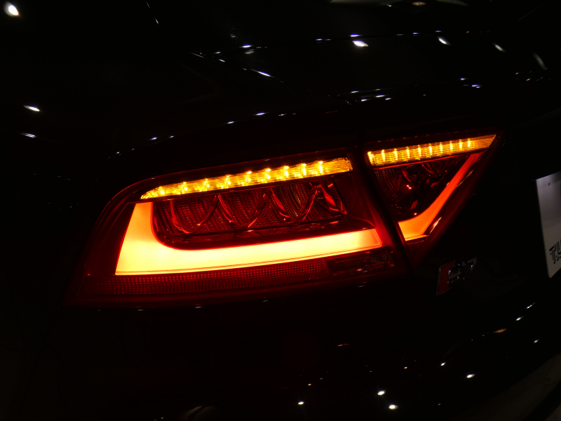 アウディ S7 S7ｽﾎﾟｰﾂﾊﾞｯｸ　☆1ｵｰﾅｰ ADVｷｰ 黒革 全席ﾋｰﾀｰ ｻﾝﾙｰﾌ MMIﾅﾋﾞ BOSE Bｶﾒﾗ PDC ﾘｱ独立AC LEDﾗｲﾄ 専用ｴｸｽﾃﾘｱ&20AW 420ps　2年保証