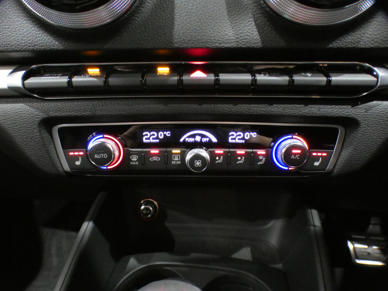 アウディ S3 S3ｽﾎﾟｰﾂﾊﾞｯｸ ﾚｻﾞｰ&LEDﾗｲﾄPKG　ADVｷｰ 追ACC ｱｳﾃﾞｨﾌﾟﾚｾﾝｽ 黒革 ﾋｰﾀｰ MMIﾅﾋﾞ Bｶﾒﾗ PDC LEDﾗｲﾄ 専用ｴｸｽﾃﾘｱ&18AW 赤ｷｬﾘﾊﾟｰ 285ps　2年保証