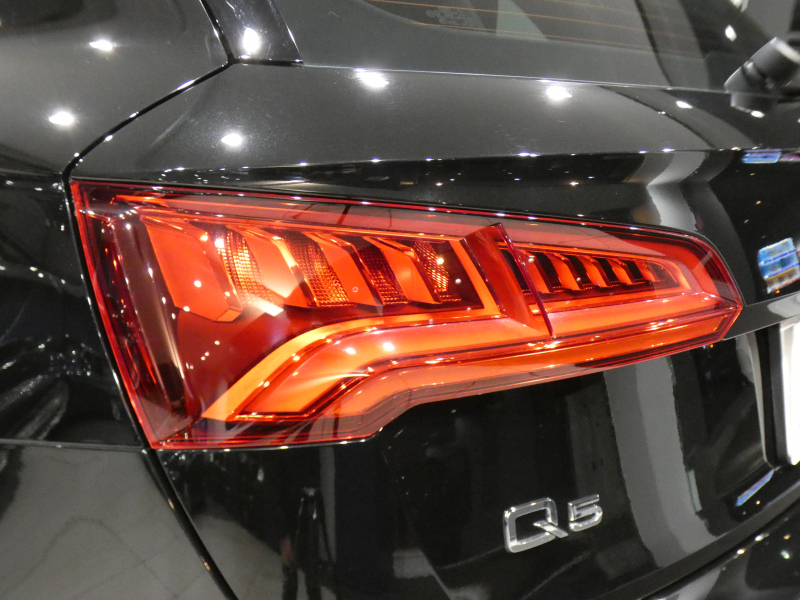 アウディ Q5 Q5 2.0TFSIｸﾜﾄﾛ ﾃﾞﾋﾞｭｰ&ﾗｸﾞｼﾞｭｱﾘｰ&ｱｼｽﾀﾝｽPKG　ADVｷｰ 追ACC ｻｲﾄﾞｱｼｽﾄ 衝突軽減 黒革 ﾋｰﾀｰ MMIﾅﾋﾞ ﾊﾞｰﾁｬﾙCP 全周ｶﾒﾗ PDC ﾏﾄﾘｸｽLED ｱﾝﾋﾞｴﾝﾄﾗｲﾄ Sﾗｲﾝｴｸｽﾃﾘｱ 20AW ☆ｴｱｻｽ　2年保証