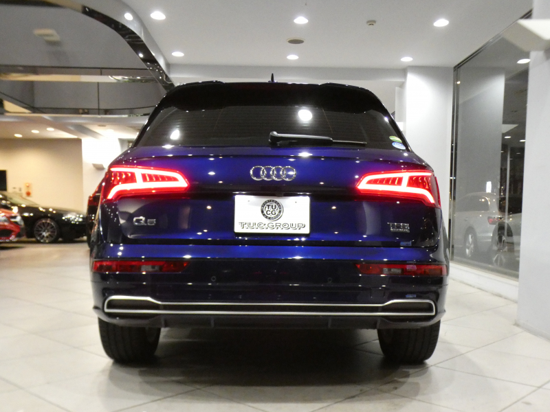 アウディ Q5 Q5 2.0TFSIｸﾜﾄﾛｽﾎﾟｰﾂ Sﾗｲﾝ&ｱｼｽﾀﾝｽPKG　ADVｷｰ 追ACC ｻｲﾄﾞｱｼｽﾄ ｱｳﾃﾞｨﾌﾟﾚｾﾝｽ ﾊﾟｰｸｱｼｽﾄ 半革 ﾋｰﾀｰ MMIﾅﾋﾞ ﾊﾞｰﾁｬﾙCP 全周ｶﾒﾗ PDC LEDﾗｲﾄ Sﾗｲﾝｴｸｽﾃﾘｱ&19AW　2年保証