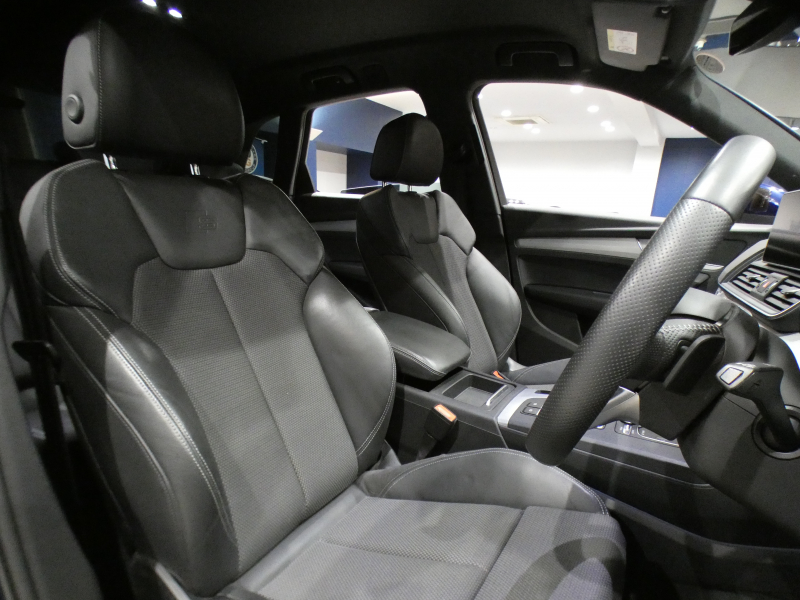 アウディ Q5 Q5 2.0TFSIｸﾜﾄﾛｽﾎﾟｰﾂ Sﾗｲﾝ&ｱｼｽﾀﾝｽPKG　ADVｷｰ 追ACC ｻｲﾄﾞｱｼｽﾄ ｱｳﾃﾞｨﾌﾟﾚｾﾝｽ ﾊﾟｰｸｱｼｽﾄ 半革 ﾋｰﾀｰ MMIﾅﾋﾞ ﾊﾞｰﾁｬﾙCP 全周ｶﾒﾗ PDC LEDﾗｲﾄ Sﾗｲﾝｴｸｽﾃﾘｱ&19AW　2年保証