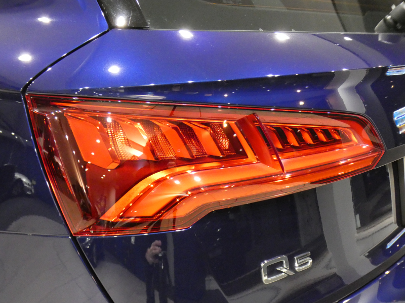 アウディ Q5 Q5 2.0TFSIｸﾜﾄﾛｽﾎﾟｰﾂ Sﾗｲﾝ&ｱｼｽﾀﾝｽPKG　ADVｷｰ 追ACC ｻｲﾄﾞｱｼｽﾄ ｱｳﾃﾞｨﾌﾟﾚｾﾝｽ ﾊﾟｰｸｱｼｽﾄ 半革 ﾋｰﾀｰ MMIﾅﾋﾞ ﾊﾞｰﾁｬﾙCP 全周ｶﾒﾗ PDC LEDﾗｲﾄ Sﾗｲﾝｴｸｽﾃﾘｱ&19AW　2年保証