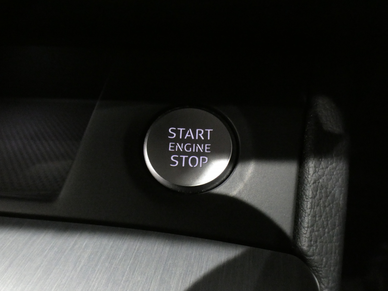 アウディ Q5 Q5 2.0TFSIｸﾜﾄﾛｽﾎﾟｰﾂ Sﾗｲﾝ&ｱｼｽﾀﾝｽPKG　ADVｷｰ 追ACC ｻｲﾄﾞｱｼｽﾄ ｱｳﾃﾞｨﾌﾟﾚｾﾝｽ ﾊﾟｰｸｱｼｽﾄ 半革 ﾋｰﾀｰ MMIﾅﾋﾞ ﾊﾞｰﾁｬﾙCP 全周ｶﾒﾗ PDC LEDﾗｲﾄ Sﾗｲﾝｴｸｽﾃﾘｱ&19AW　2年保証