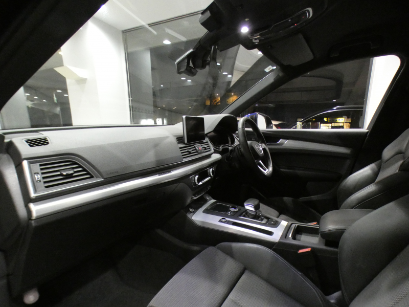 アウディ Q5 Q5 2.0TFSIｸﾜﾄﾛｽﾎﾟｰﾂ Sﾗｲﾝ&ｱｼｽﾀﾝｽPKG　ADVｷｰ 追ACC ｻｲﾄﾞｱｼｽﾄ ｱｳﾃﾞｨﾌﾟﾚｾﾝｽ ﾊﾟｰｸｱｼｽﾄ 半革 ﾋｰﾀｰ MMIﾅﾋﾞ ﾊﾞｰﾁｬﾙCP 全周ｶﾒﾗ PDC LEDﾗｲﾄ Sﾗｲﾝｴｸｽﾃﾘｱ&19AW　2年保証