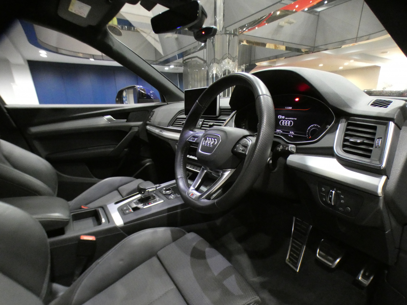 アウディ Q5 Q5 2.0TFSIｸﾜﾄﾛｽﾎﾟｰﾂ Sﾗｲﾝ&ｱｼｽﾀﾝｽPKG　ADVｷｰ 追ACC ｻｲﾄﾞｱｼｽﾄ ｱｳﾃﾞｨﾌﾟﾚｾﾝｽ ﾊﾟｰｸｱｼｽﾄ 半革 ﾋｰﾀｰ MMIﾅﾋﾞ ﾊﾞｰﾁｬﾙCP 全周ｶﾒﾗ PDC LEDﾗｲﾄ Sﾗｲﾝｴｸｽﾃﾘｱ&19AW　2年保証