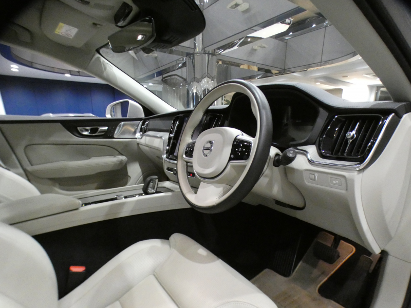 ボルボ V60 V60ｸﾛｽｶﾝﾄﾘｰ B5 AWD ﾌﾟﾛ ｸﾗｲﾒｰﾄPKG　☆1ｵｰﾅｰ 追ACC･LKA･ LCMA 白革 全席ﾋｰﾀｰ ﾍﾞﾝﾁﾚｰﾀｰ ﾏｯｻｰｼﾞ ☆ﾊﾟﾉﾗﾏSR ﾀｯﾁｽｸﾘｰﾝHDDﾅﾋﾞTV ☆B&Wｻｳﾝﾄﾞ 全周ｶﾒﾗ ﾍｯﾄﾞｱｯﾌﾟDSP LEDﾗｲﾄ ｵｰﾄﾃｰﾙｹﾞｰﾄ ｴｸｽﾃﾘｱｽﾀｲﾘﾝｸﾞKIT OP20AW　2年保証