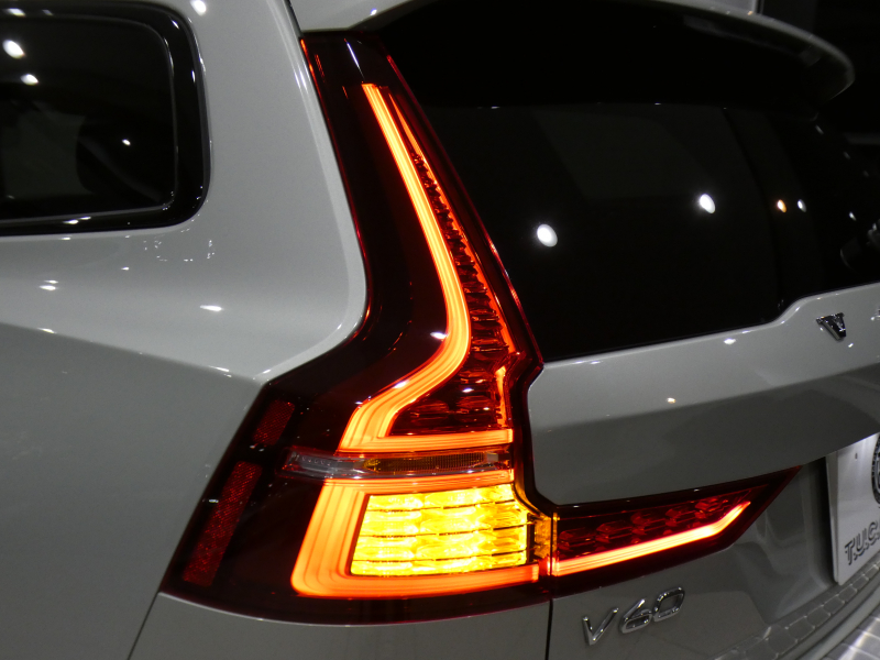 ボルボ V60 V60ｸﾛｽｶﾝﾄﾘｰ B5 AWD ﾌﾟﾛ ｸﾗｲﾒｰﾄPKG　☆1ｵｰﾅｰ 追ACC･LKA･ LCMA 白革 全席ﾋｰﾀｰ ﾍﾞﾝﾁﾚｰﾀｰ ﾏｯｻｰｼﾞ ☆ﾊﾟﾉﾗﾏSR ﾀｯﾁｽｸﾘｰﾝHDDﾅﾋﾞTV ☆B&Wｻｳﾝﾄﾞ 全周ｶﾒﾗ ﾍｯﾄﾞｱｯﾌﾟDSP LEDﾗｲﾄ ｵｰﾄﾃｰﾙｹﾞｰﾄ ｴｸｽﾃﾘｱｽﾀｲﾘﾝｸﾞKIT OP20AW　2年保証