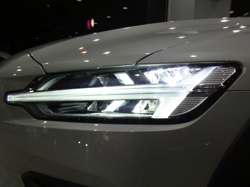 ボルボ V60 V60ｸﾛｽｶﾝﾄﾘｰ B5 AWD ﾌﾟﾛ ｸﾗｲﾒｰﾄPKG　☆1ｵｰﾅｰ 追ACC･LKA･ LCMA 白革 全席ﾋｰﾀｰ ﾍﾞﾝﾁﾚｰﾀｰ ﾏｯｻｰｼﾞ ☆ﾊﾟﾉﾗﾏSR ﾀｯﾁｽｸﾘｰﾝHDDﾅﾋﾞTV ☆B&Wｻｳﾝﾄﾞ 全周ｶﾒﾗ ﾍｯﾄﾞｱｯﾌﾟDSP LEDﾗｲﾄ ｵｰﾄﾃｰﾙｹﾞｰﾄ ｴｸｽﾃﾘｱｽﾀｲﾘﾝｸﾞKIT OP20AW　2年保証