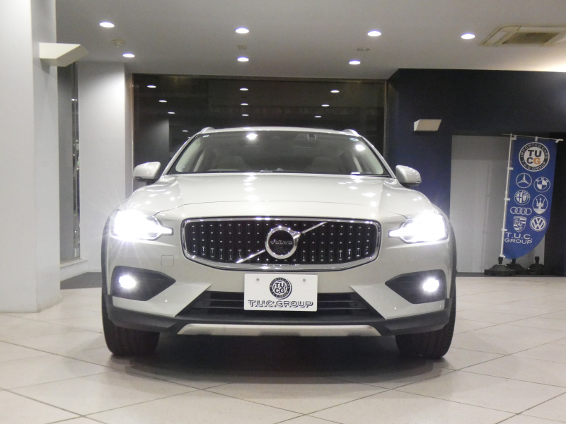 ボルボ V60 V60ｸﾛｽｶﾝﾄﾘｰ B5 AWD ﾌﾟﾛ ｸﾗｲﾒｰﾄPKG　☆1ｵｰﾅｰ 追ACC･LKA･ LCMA 白革 全席ﾋｰﾀｰ ﾍﾞﾝﾁﾚｰﾀｰ ﾏｯｻｰｼﾞ ☆ﾊﾟﾉﾗﾏSR ﾀｯﾁｽｸﾘｰﾝHDDﾅﾋﾞTV ☆B&Wｻｳﾝﾄﾞ 全周ｶﾒﾗ ﾍｯﾄﾞｱｯﾌﾟDSP LEDﾗｲﾄ ｵｰﾄﾃｰﾙｹﾞｰﾄ ｴｸｽﾃﾘｱｽﾀｲﾘﾝｸﾞKIT OP20AW　2年保証