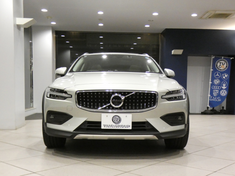 ボルボ V60 V60ｸﾛｽｶﾝﾄﾘｰ B5 AWD ﾌﾟﾛ ｸﾗｲﾒｰﾄPKG　☆1ｵｰﾅｰ 追ACC･LKA･ LCMA 白革 全席ﾋｰﾀｰ ﾍﾞﾝﾁﾚｰﾀｰ ﾏｯｻｰｼﾞ ☆ﾊﾟﾉﾗﾏSR ﾀｯﾁｽｸﾘｰﾝHDDﾅﾋﾞTV ☆B&Wｻｳﾝﾄﾞ 全周ｶﾒﾗ ﾍｯﾄﾞｱｯﾌﾟDSP LEDﾗｲﾄ ｵｰﾄﾃｰﾙｹﾞｰﾄ ｴｸｽﾃﾘｱｽﾀｲﾘﾝｸﾞKIT OP20AW　2年保証