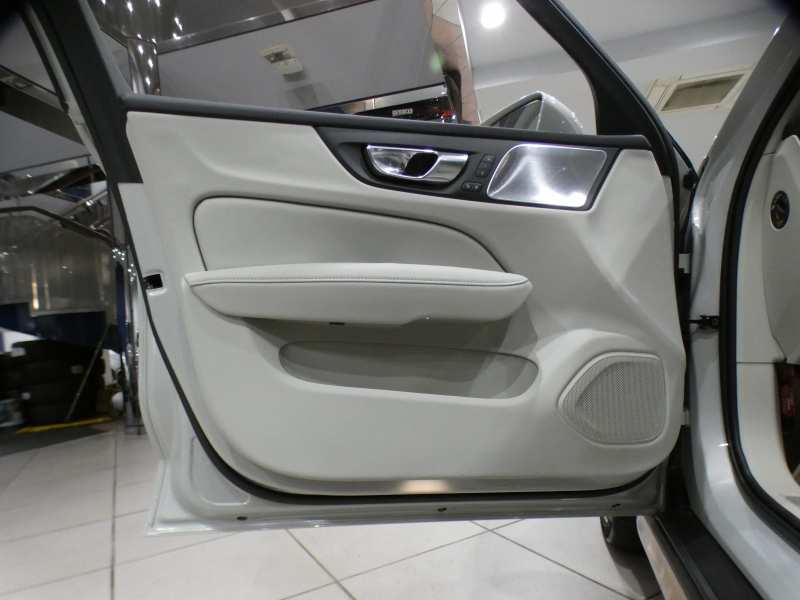 ボルボ V60 V60ｸﾛｽｶﾝﾄﾘｰ B5 AWD ﾌﾟﾛ ｸﾗｲﾒｰﾄPKG　☆1ｵｰﾅｰ 追ACC･LKA･ LCMA 白革 全席ﾋｰﾀｰ ﾍﾞﾝﾁﾚｰﾀｰ ﾏｯｻｰｼﾞ ☆ﾊﾟﾉﾗﾏSR ﾀｯﾁｽｸﾘｰﾝHDDﾅﾋﾞTV ☆B&Wｻｳﾝﾄﾞ 全周ｶﾒﾗ ﾍｯﾄﾞｱｯﾌﾟDSP LEDﾗｲﾄ ｵｰﾄﾃｰﾙｹﾞｰﾄ ｴｸｽﾃﾘｱｽﾀｲﾘﾝｸﾞKIT OP20AW　2年保証