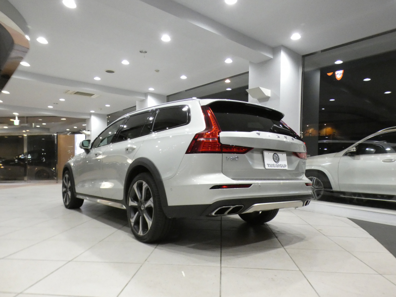 ボルボ V60 V60ｸﾛｽｶﾝﾄﾘｰ B5 AWD ﾌﾟﾛ ｸﾗｲﾒｰﾄPKG　☆1ｵｰﾅｰ 追ACC･LKA･ LCMA 白革 全席ﾋｰﾀｰ ﾍﾞﾝﾁﾚｰﾀｰ ﾏｯｻｰｼﾞ ☆ﾊﾟﾉﾗﾏSR ﾀｯﾁｽｸﾘｰﾝHDDﾅﾋﾞTV ☆B&Wｻｳﾝﾄﾞ 全周ｶﾒﾗ ﾍｯﾄﾞｱｯﾌﾟDSP LEDﾗｲﾄ ｵｰﾄﾃｰﾙｹﾞｰﾄ ｴｸｽﾃﾘｱｽﾀｲﾘﾝｸﾞKIT OP20AW　2年保証