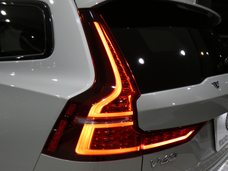 ボルボ V60 V60ｸﾛｽｶﾝﾄﾘｰ B5 AWD ﾌﾟﾛ ｸﾗｲﾒｰﾄPKG　☆1ｵｰﾅｰ 追ACC･LKA･ LCMA 白革 全席ﾋｰﾀｰ ﾍﾞﾝﾁﾚｰﾀｰ ﾏｯｻｰｼﾞ ☆ﾊﾟﾉﾗﾏSR ﾀｯﾁｽｸﾘｰﾝHDDﾅﾋﾞTV ☆B&Wｻｳﾝﾄﾞ 全周ｶﾒﾗ ﾍｯﾄﾞｱｯﾌﾟDSP LEDﾗｲﾄ ｵｰﾄﾃｰﾙｹﾞｰﾄ ｴｸｽﾃﾘｱｽﾀｲﾘﾝｸﾞKIT OP20AW　2年保証