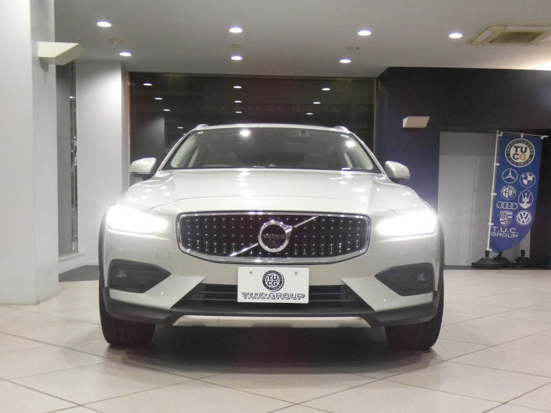 ボルボ V60 V60ｸﾛｽｶﾝﾄﾘｰ B5 AWD ﾌﾟﾛ ｸﾗｲﾒｰﾄPKG　☆1ｵｰﾅｰ 追ACC･LKA･ LCMA 白革 全席ﾋｰﾀｰ ﾍﾞﾝﾁﾚｰﾀｰ ﾏｯｻｰｼﾞ ☆ﾊﾟﾉﾗﾏSR ﾀｯﾁｽｸﾘｰﾝHDDﾅﾋﾞTV ☆B&Wｻｳﾝﾄﾞ 全周ｶﾒﾗ ﾍｯﾄﾞｱｯﾌﾟDSP LEDﾗｲﾄ ｵｰﾄﾃｰﾙｹﾞｰﾄ ｴｸｽﾃﾘｱｽﾀｲﾘﾝｸﾞKIT OP20AW　2年保証
