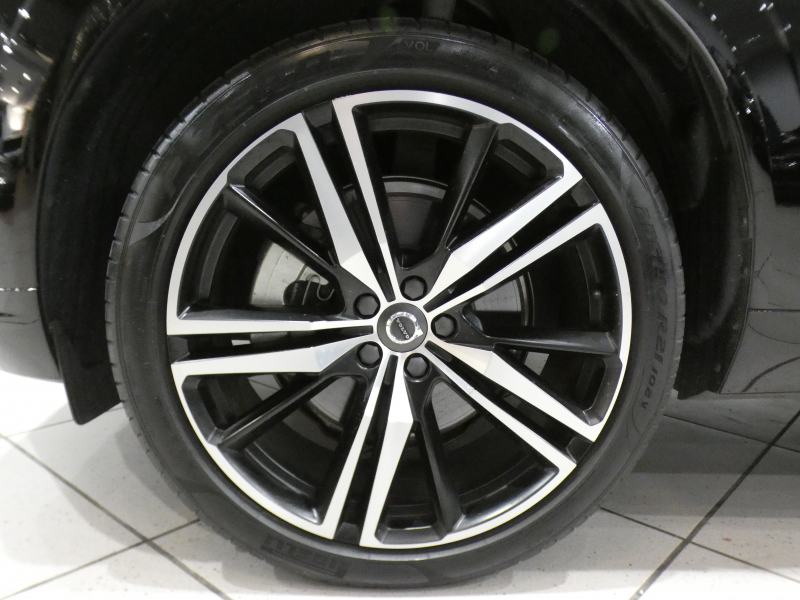 ボルボ XC60 XC60 B6 AWD Rﾃﾞｻﾞｲﾝ　☆1ｵｰﾅｰ ｼﾃｨｾｰﾌﾃｨ ACC･BLIS 黒半革 全席ﾋｰﾀｰ ﾀｯﾁｽｸﾘｰﾝHDDﾅﾋﾞTV harman/K 全周囲ｶﾒﾗ ﾍｯﾄﾞｱｯﾌﾟDSP LEDﾗｲﾄ Rﾃﾞｻﾞｲﾝ専用ｴｸｽﾃﾘｱ&21AW 300ps　2年保証