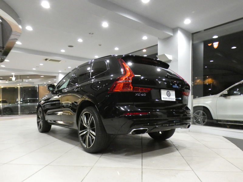 ボルボ XC60 XC60 B6 AWD Rﾃﾞｻﾞｲﾝ　☆1ｵｰﾅｰ ｼﾃｨｾｰﾌﾃｨ ACC･BLIS 黒半革 全席ﾋｰﾀｰ ﾀｯﾁｽｸﾘｰﾝHDDﾅﾋﾞTV harman/K 全周囲ｶﾒﾗ ﾍｯﾄﾞｱｯﾌﾟDSP LEDﾗｲﾄ Rﾃﾞｻﾞｲﾝ専用ｴｸｽﾃﾘｱ&21AW 300ps　2年保証