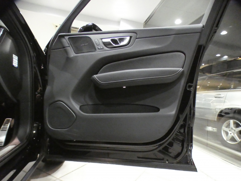 ボルボ XC60 XC60 B6 AWD Rﾃﾞｻﾞｲﾝ　☆1ｵｰﾅｰ ｼﾃｨｾｰﾌﾃｨ ACC･BLIS 黒半革 全席ﾋｰﾀｰ ﾀｯﾁｽｸﾘｰﾝHDDﾅﾋﾞTV harman/K 全周囲ｶﾒﾗ ﾍｯﾄﾞｱｯﾌﾟDSP LEDﾗｲﾄ Rﾃﾞｻﾞｲﾝ専用ｴｸｽﾃﾘｱ&21AW 300ps　2年保証