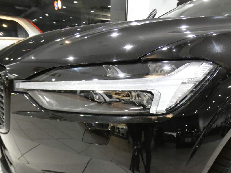 ボルボ XC60 XC60 B6 AWD Rﾃﾞｻﾞｲﾝ　☆1ｵｰﾅｰ ｼﾃｨｾｰﾌﾃｨ ACC･BLIS 黒半革 全席ﾋｰﾀｰ ﾀｯﾁｽｸﾘｰﾝHDDﾅﾋﾞTV harman/K 全周囲ｶﾒﾗ ﾍｯﾄﾞｱｯﾌﾟDSP LEDﾗｲﾄ Rﾃﾞｻﾞｲﾝ専用ｴｸｽﾃﾘｱ&21AW 300ps　2年保証