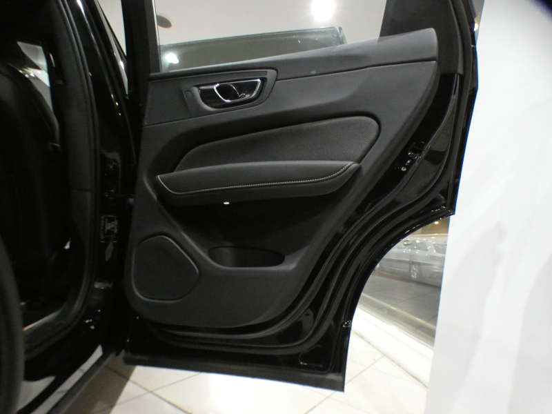 ボルボ XC60 XC60 B6 AWD Rﾃﾞｻﾞｲﾝ　☆1ｵｰﾅｰ ｼﾃｨｾｰﾌﾃｨ ACC･BLIS 黒半革 全席ﾋｰﾀｰ ﾀｯﾁｽｸﾘｰﾝHDDﾅﾋﾞTV harman/K 全周囲ｶﾒﾗ ﾍｯﾄﾞｱｯﾌﾟDSP LEDﾗｲﾄ Rﾃﾞｻﾞｲﾝ専用ｴｸｽﾃﾘｱ&21AW 300ps　2年保証