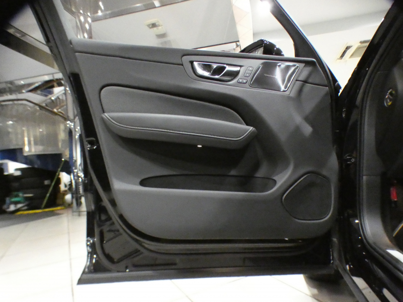 ボルボ XC60 XC60 B6 AWD Rﾃﾞｻﾞｲﾝ　☆1ｵｰﾅｰ ｼﾃｨｾｰﾌﾃｨ ACC･BLIS 黒半革 全席ﾋｰﾀｰ ﾀｯﾁｽｸﾘｰﾝHDDﾅﾋﾞTV harman/K 全周囲ｶﾒﾗ ﾍｯﾄﾞｱｯﾌﾟDSP LEDﾗｲﾄ Rﾃﾞｻﾞｲﾝ専用ｴｸｽﾃﾘｱ&21AW 300ps　2年保証