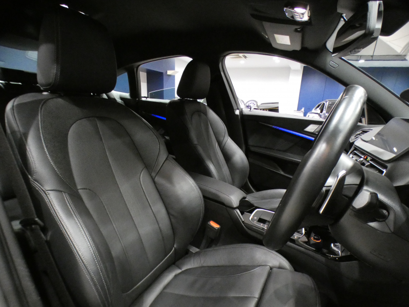 BMW 2シリーズ M235i Xﾄﾞﾗｲﾌﾞ ｸﾞﾗﾝｸｰﾍﾟ　ｺﾝﾌｫA Dｱｼｽﾄ 追ACC ﾚｰﾝDW 衝突軽減 黒革 ﾋｰﾀｰ iﾄﾞﾗｲﾌﾞﾅﾋﾞ(第7世代) Bｶﾒﾗ PDC LEDﾗｲﾄ ｱﾝﾋﾞｴﾝﾄﾗｲﾄ 専用ｴｸｽﾃﾘｱ&18AW 306ps　2年保証