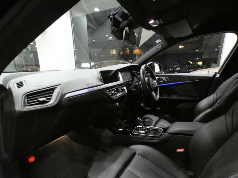 BMW 2シリーズ M235i Xﾄﾞﾗｲﾌﾞ ｸﾞﾗﾝｸｰﾍﾟ　ｺﾝﾌｫA Dｱｼｽﾄ 追ACC ﾚｰﾝDW 衝突軽減 黒革 ﾋｰﾀｰ iﾄﾞﾗｲﾌﾞﾅﾋﾞ(第7世代) Bｶﾒﾗ PDC LEDﾗｲﾄ ｱﾝﾋﾞｴﾝﾄﾗｲﾄ 専用ｴｸｽﾃﾘｱ&18AW 306ps　2年保証