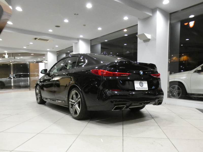 BMW 2シリーズ M235i Xﾄﾞﾗｲﾌﾞ ｸﾞﾗﾝｸｰﾍﾟ　ｺﾝﾌｫA Dｱｼｽﾄ 追ACC ﾚｰﾝDW 衝突軽減 黒革 ﾋｰﾀｰ iﾄﾞﾗｲﾌﾞﾅﾋﾞ(第7世代) Bｶﾒﾗ PDC LEDﾗｲﾄ ｱﾝﾋﾞｴﾝﾄﾗｲﾄ 専用ｴｸｽﾃﾘｱ&18AW 306ps　2年保証